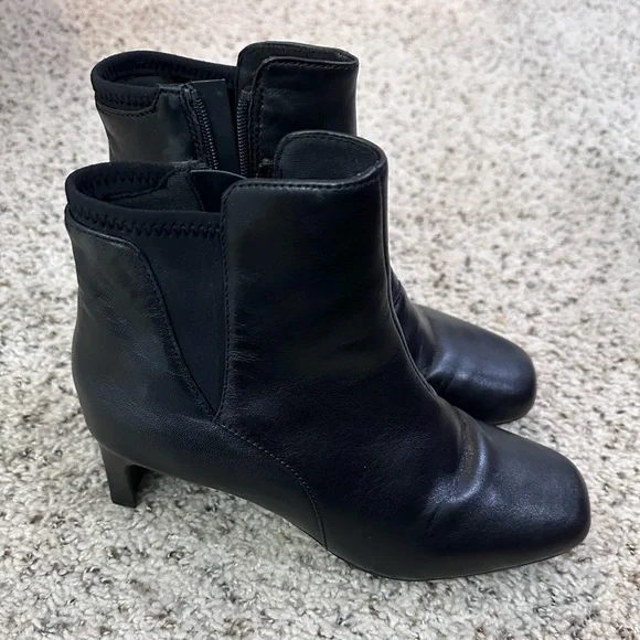 Clarks Kyndall Fae Ankle Bootie in Black Leather - Picture 3 of 7